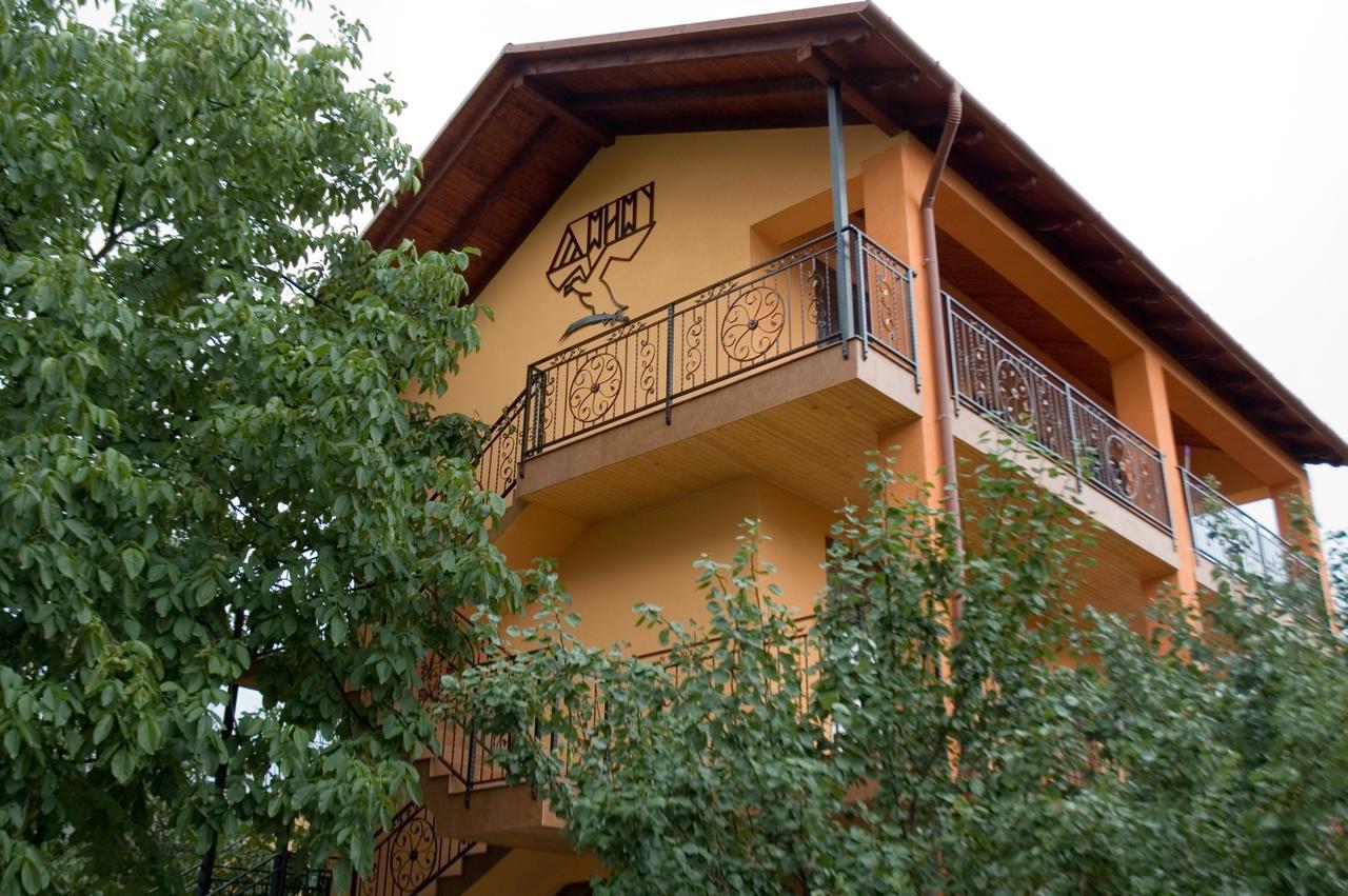 Turul Hotel Berehove  Buitenkant foto